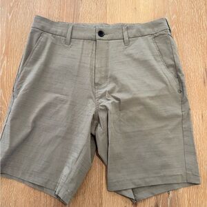Vuori Men's Olive Flat Front Shorts